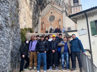 Gli studenti dell'ITS Cangrande e i geometri veronesi al Santuario della Madonna della Corona a Spiazzi